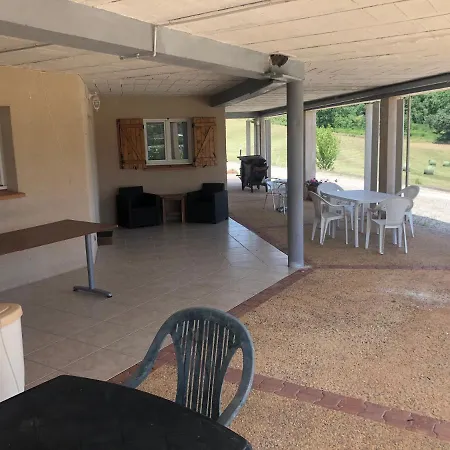 Rez De Piscine, 10 Personnes - Rêve De Papillon Et à L'étage, 5 Personnes - Nid D'étoiles, Il S'agit Bien De Deux Individuels Qui Sont Reliés Par Un Escalier Interne, Permet A Grande Famille De Louer Les Deux Saint-Géry