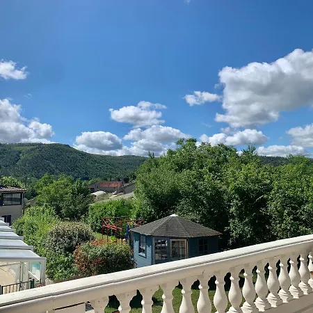 Rez De Piscine, 10 Personnes - Rêve De Papillon Et à L'étage, 5 Personnes - Nid D'étoiles, Il S'agit Bien De Deux Individuels Qui Sont Reliés Par Un Escalier Interne, Permet A Grande Famille De Louer Les Deux