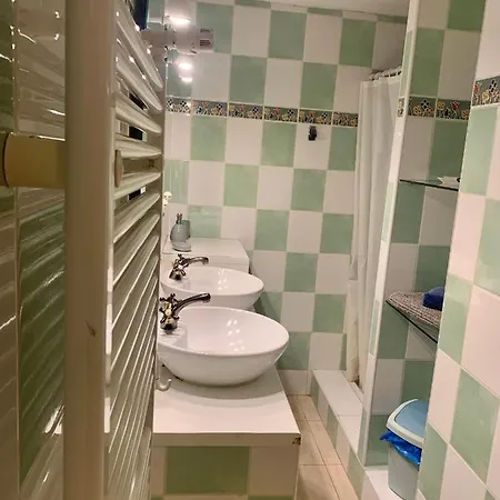 Rez De Piscine, 10 Personnes - Rêve De Papillon Et à L'étage, 5 Personnes - Nid D'étoiles, Il S'agit Bien De Deux Individuels Qui Sont Reliés Par Un Escalier Interne, Permet A Grande Famille De Louer Les Deux Apartamento