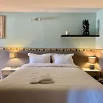 Rez De Piscine, 10 Personnes - Reve De Papillon Et A L'etage, 5 Personnes - Nid D'etoiles, Il S'agit Bien De Deux Individuels Qui Sont Relies Par Un Escalier Interne, Permet A Grande Famille De Louer Les Deux Апартаменты
