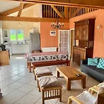 Rez De Piscine, 10 Personnes - Reve De Papillon Et A L'etage, 5 Personnes - Nid D'etoiles, Il S'agit Bien De Deux Individuels Qui Sont Relies Par Un Escalier Interne, Permet A Grande Famille De Louer Les Deux Апартаменты Saint-Gery (Lot)