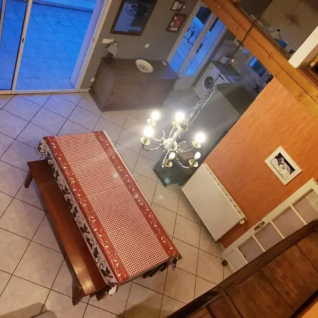 Apartmán Rez De Piscine, 10 Personnes - Reve De Papillon Et A L'etage, 5 Personnes - Nid D'etoiles, Il S'agit Bien De Deux Individuels Qui Sont Relies Par Un Escalier Interne, Permet A Grande Famille De Louer Les Deux Saint-Géry