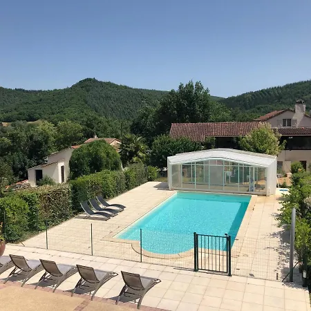 Rez De Piscine, 10 Personnes - Reve De Papillon Et A L'etage, 5 Personnes - Nid D'etoiles, Il S'agit Bien De Deux Individuels Qui Sont Relies Par Un Escalier Interne, Permet A Grande Famille De Louer Les Deux Apartmán