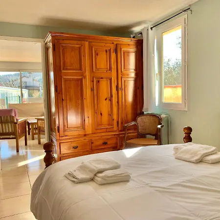 Rez De Piscine, 10 Personnes - Reve De Papillon Et A L'etage, 5 Personnes - Nid D'etoiles, Il S'agit Bien De Deux Individuels Qui Sont Relies Par Un Escalier Interne, Permet A Grande Famille De Louer Les Deux *