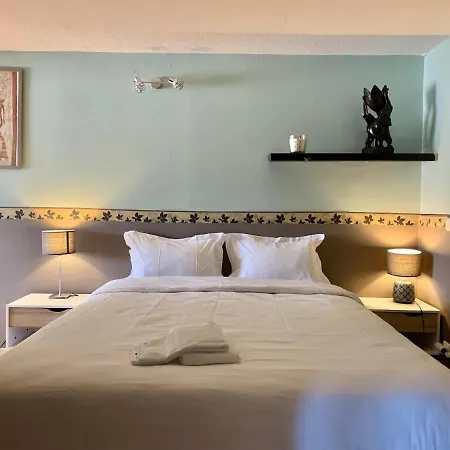 Rez De Piscine, 10 Personnes - Reve De Papillon Et A L'etage, 5 Personnes - Nid D'etoiles, Il S'agit Bien De Deux Individuels Qui Sont Relies Par Un Escalier Interne, Permet A Grande Famille De Louer Les Deux 아파트