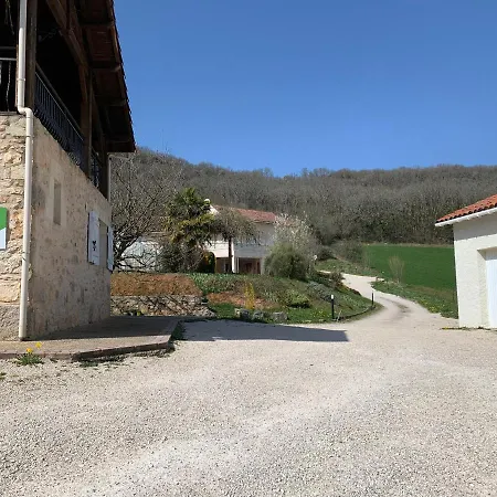 Rez De Piscine, 10 Personnes - Reve De Papillon Et A L'etage, 5 Personnes - Nid D'etoiles, Il S'agit Bien De Deux Individuels Qui Sont Relies Par Un Escalier Interne, Permet A Grande Famille De Louer Les Deux شقة