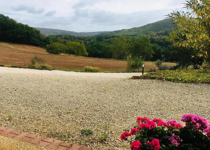 Апартаменты Rez De Piscine, 10 Personnes - Reve De Papillon Et A L'etage, 5 Personnes - Nid D'etoiles, Il S'agit Bien De Deux Individuels Qui Sont Relies Par Un Escalier Interne, Permet A Grande Famille De Louer Les Deux Saint-Gery (Lot)