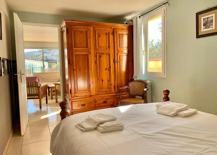 Rez De Piscine, 10 Personnes - Reve De Papillon Et A L'etage, 5 Personnes - Nid D'etoiles, Il S'agit Bien De Deux Individuels Qui Sont Relies Par Un Escalier Interne, Permet A Grande Famille De Louer Les Deux *