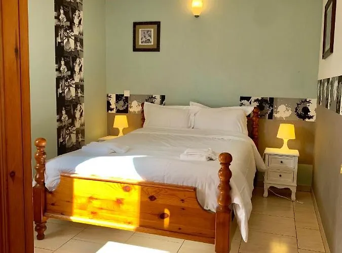 Rez De Piscine, 10 Personnes - Reve De Papillon Et A L'etage, 5 Personnes - Nid D'etoiles, Il S'agit Bien De Deux Individuels Qui Sont Relies Par Un Escalier Interne, Permet A Grande Famille De Louer Les Deux Saint-Gery (Lot)