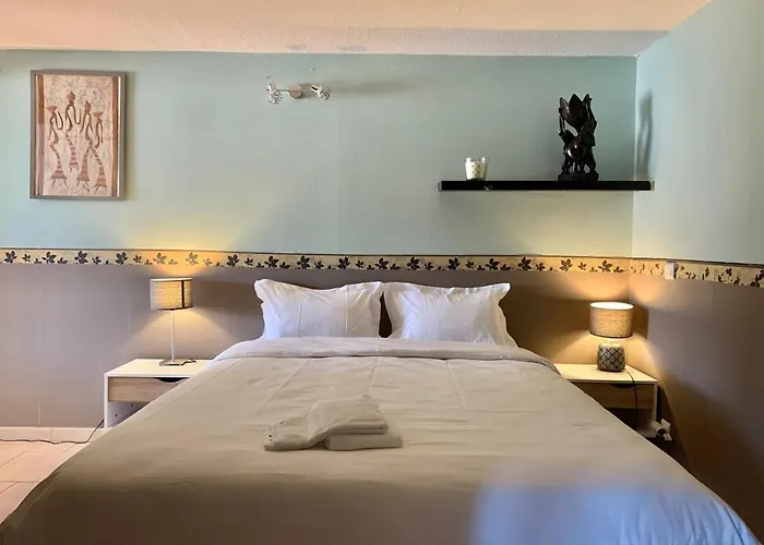 Rez De Piscine, 10 Personnes - Reve De Papillon Et A L'etage, 5 Personnes - Nid D'etoiles, Il S'agit Bien De Deux Individuels Qui Sont Relies Par Un Escalier Interne, Permet A Grande Famille De Louer Les Deux Апартаменты