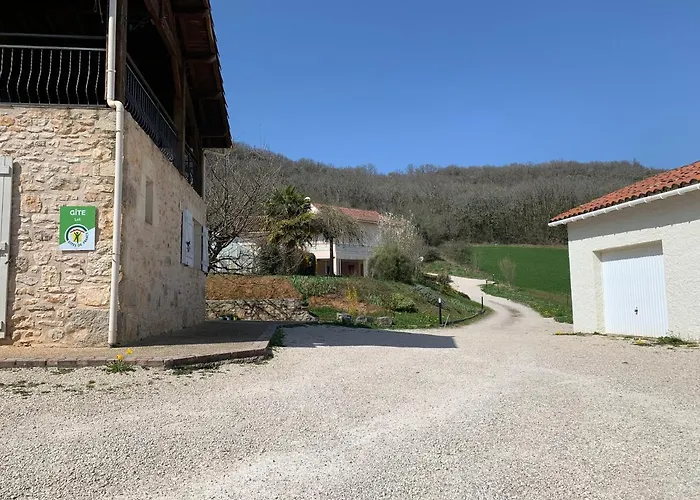 Rez De Piscine, 10 Personnes - Reve De Papillon Et A L'etage, 5 Personnes - Nid D'etoiles, Il S'agit Bien De Deux Individuels Qui Sont Relies Par Un Escalier Interne, Permet A Grande Famille De Louer Les Deux 아파트