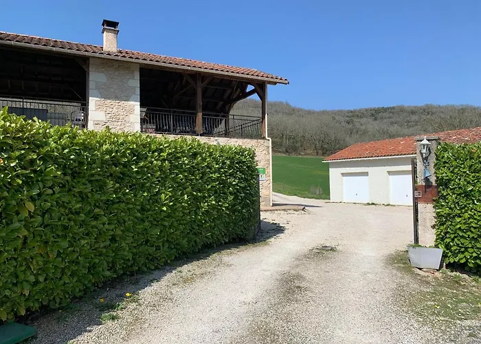 Rez De Piscine, 10 Personnes - Reve De Papillon Et A L'etage, 5 Personnes - Nid D'etoiles, Il S'agit Bien De Deux Individuels Qui Sont Relies Par Un Escalier Interne, Permet A Grande Famille De Louer Les Deux Апартаменты Saint-Gery (Lot)