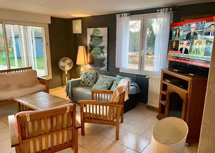 Rez De Piscine, 10 Personnes - Reve De Papillon Et A L'etage, 5 Personnes - Nid D'etoiles, Il S'agit Bien De Deux Individuels Qui Sont Relies Par Un Escalier Interne, Permet A Grande Famille De Louer Les Deux